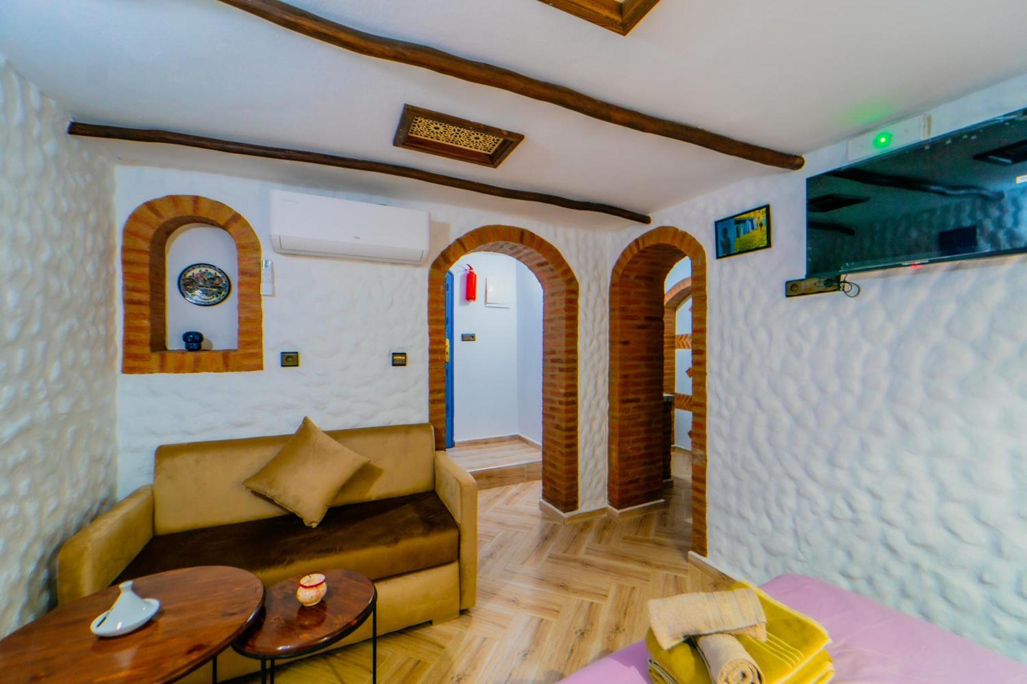 Splendid Traditioanal House In The Main Square Apartment